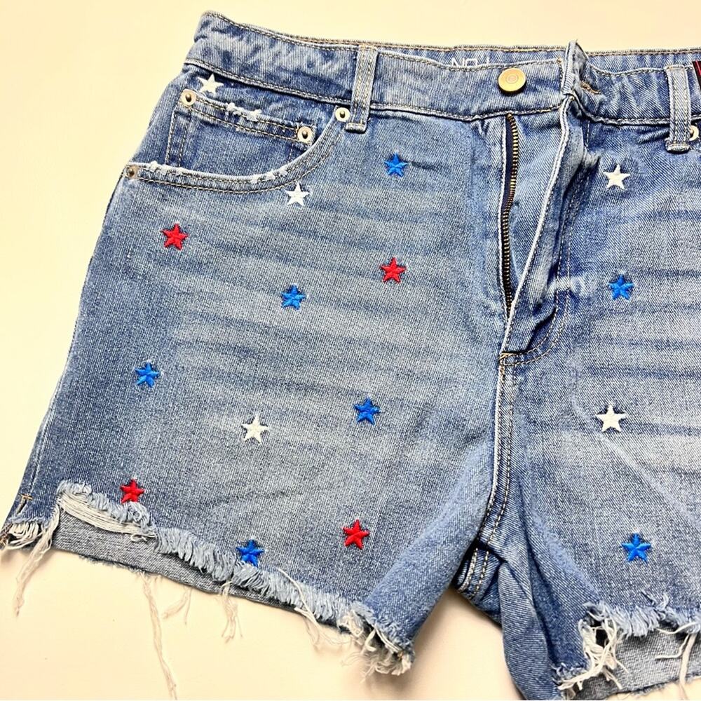 No Boundaries Women’s Star Print Embroidery Design Raw Denim Hem Shorts Sz 13 - Picture 9 of 9